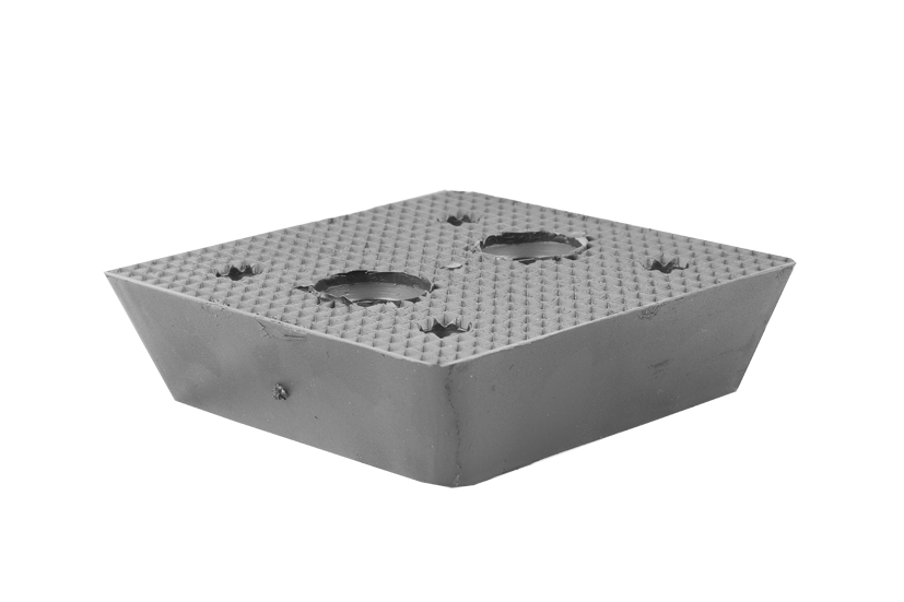 Rückansicht eines schwarzen, quadratischen Gummi-Pyramidenklotzes (Artikelnummer 165034) für Scherenhebebühnen.