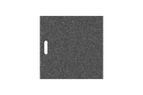 Draufsicht einer schwarzen, quadratischen Ausgleichsplatte (Artikelnummer AP-HIA.500.500.H50) für Achsvermesshebebühnen, hergestellt aus verpresstem Gummimaterial mit poröser Oberfläche und Griffloch.