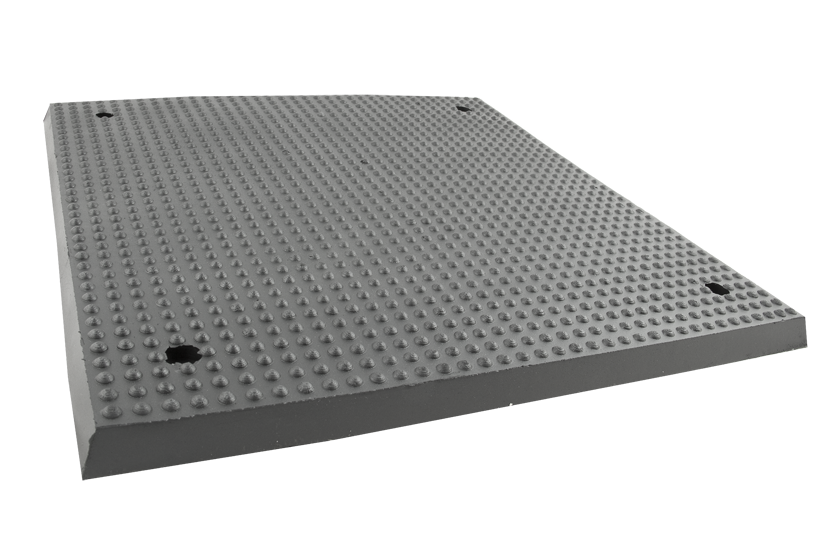 Vorderansicht einer schwarzen, quadratischen Gummiplatte (Artikelnummer GK45/2) für KFZ-Hebebühnen, mit vier Löchern zum Verschrauben am Tragteller.