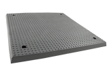 Vorderansicht einer schwarzen, quadratischen Gummiplatte (Artikelnummer GK45/2) für KFZ-Hebebühnen, mit vier Löchern zum Verschrauben am Tragteller.