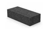 Vorderansicht eines schwarzen, rechteckigen Polymerklotzes (Artikelnummer PB-K03415.H80) zum Heben von Fahrzeugen.