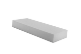 Schrägansicht eines weißen, rechteckigen Polymerklotzes (Artikelnummer PE-900WEISS/KLEIN) zum Heben von Fahrzeugen.